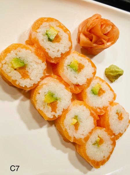 C7 roll special saumon avocat