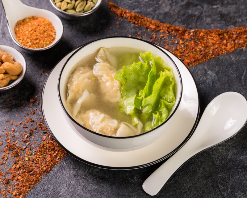 1. Potage aux raviolis chinois (poulet et crevette)