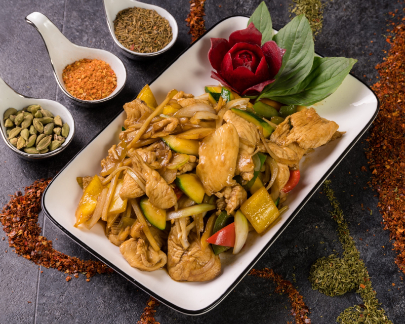 24. Poulet sauté aux feuilles de basilic à la façon thaï (sans riz)