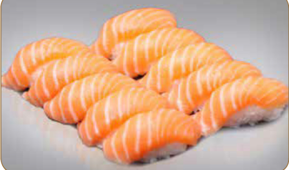 10 pièces de sushi saumon