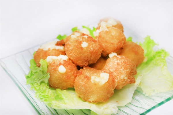 207. 10 Beignets au fromage