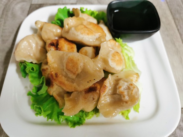 E16 Raviolis au porc et choux chinois (12ps)
