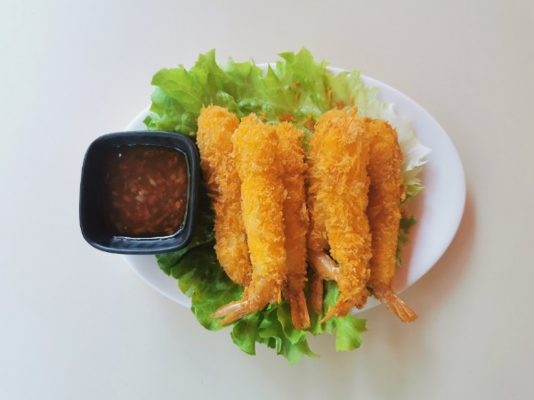 E9 Beignets aux crevettes (5ps)