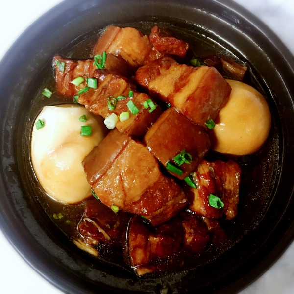 S8 Porc mijoté à la sauce soja avec oeufs