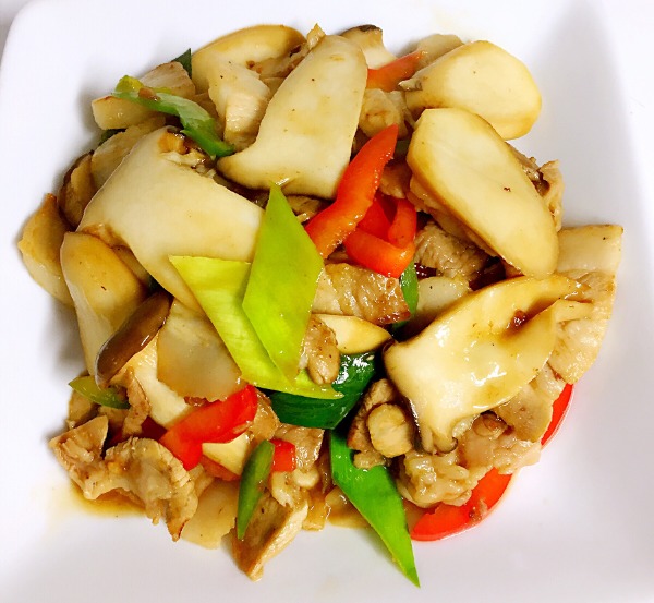 S23 Champignon eryngii sauté à la poitrines de porc