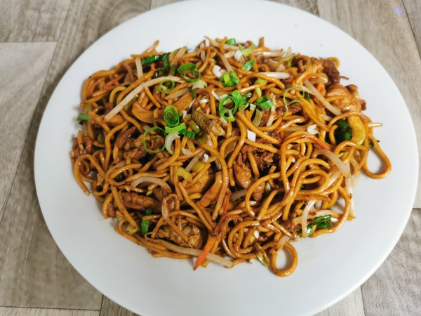 NP. Nouilles sautées au poulet