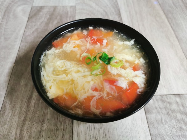 E8 Soupe de tomate et œufs (petit)