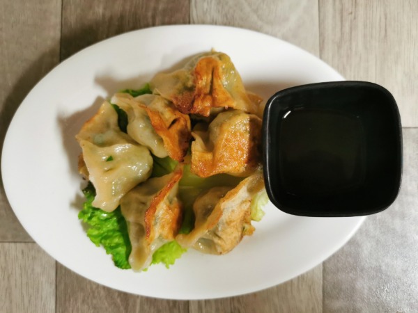 E3 Raviolis grillés aux crevettes,ciboulette et œufs (6ps)