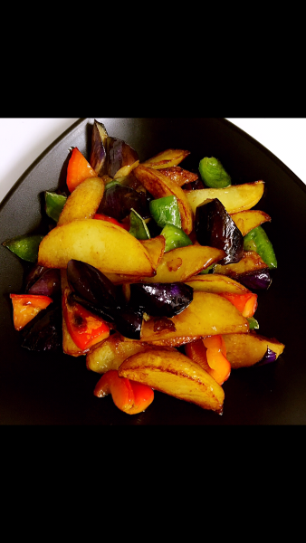 S11 (Trois délices de la terre) Pomme de terre, poivron et aubergine sautés