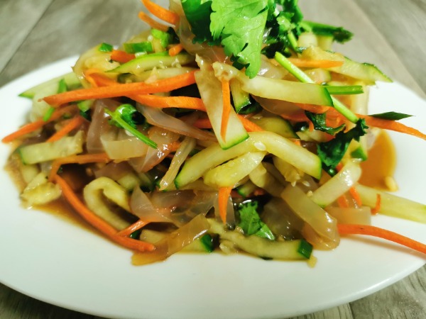 E10 Salade de méduse aux concombres piment ou sans piment