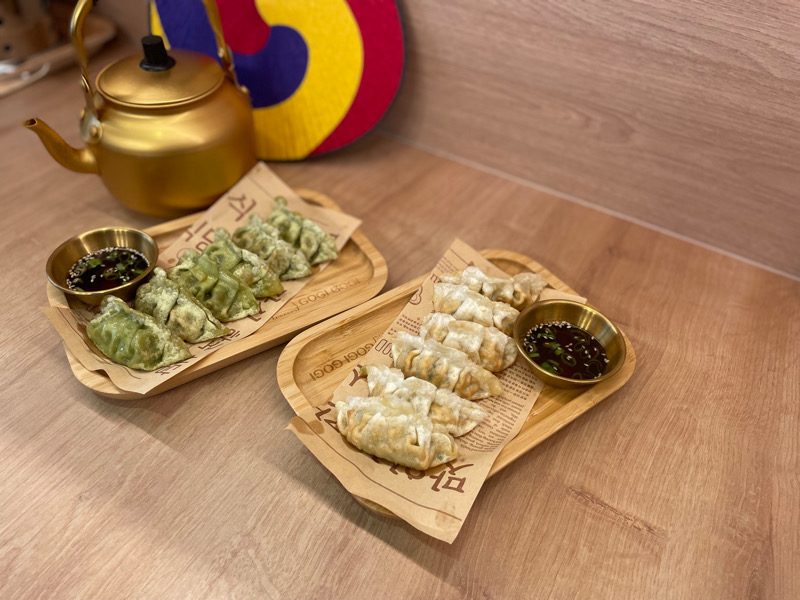 1. Raviolis grillés (6 pièces) 만두