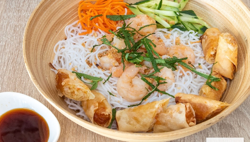 BUN TOM CHA GIO ( crevettes )[boune tom tia yo]