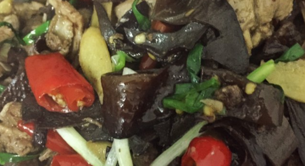 53 Canard aux champignons noirs