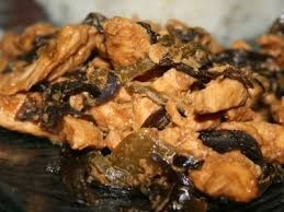 41 Poulet aux champignons noirs