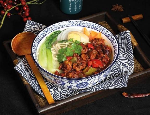S7. Soupe de nouilles au poulet à la sauce piquante