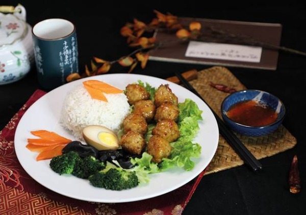 P5. Riz aux boulettes de poulet et légumes
