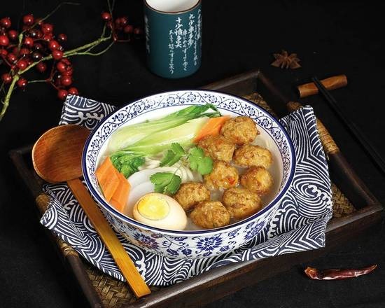 S5. Soupe de nouilles aux boulettes de poulet