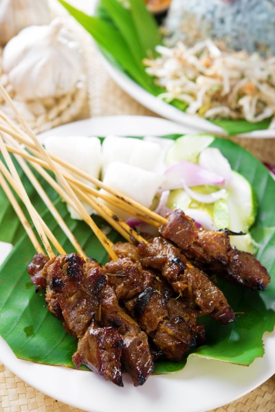 T9. Satay Neun Brochettes boeuf