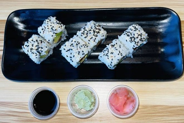 Sesame thon & avocat roll 6pcs