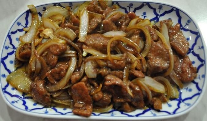 Boeuf aux oignons