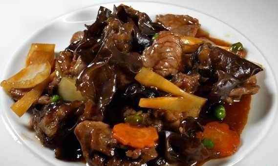 Boeuf aux champignons noirs