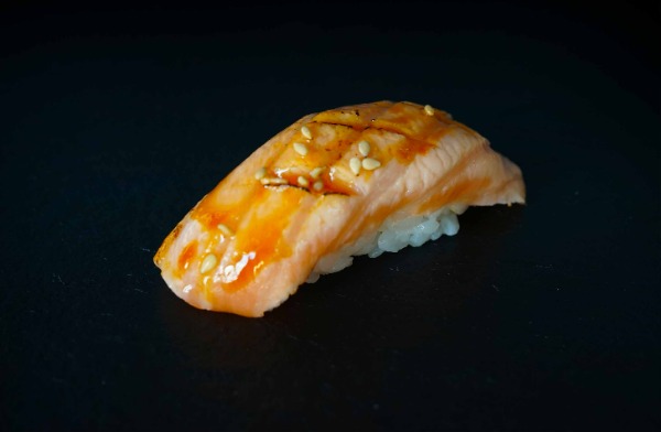 Sushi saumon teriyaki