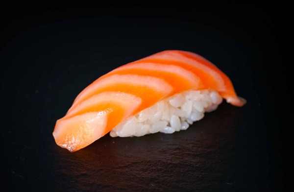 Sushi saumon