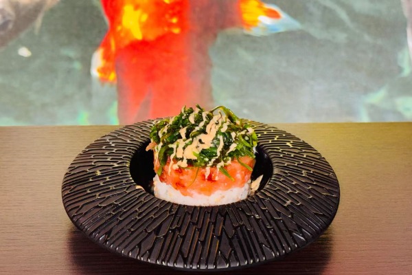262.TARTARE WAKAME SALMONE