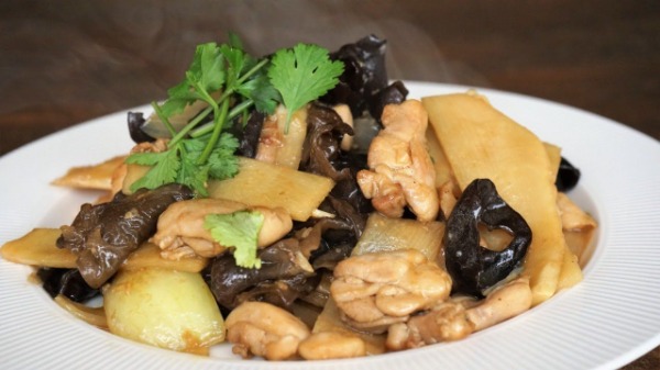 Poulet aux champignons noirs