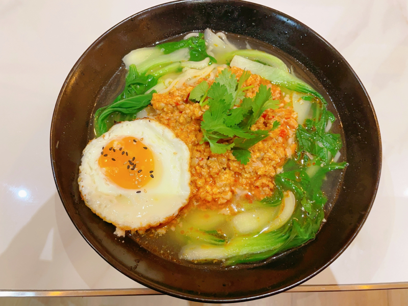 SP7.上海辣肉面.Soupe de nouilles épice au porc haché avec oeuf plat