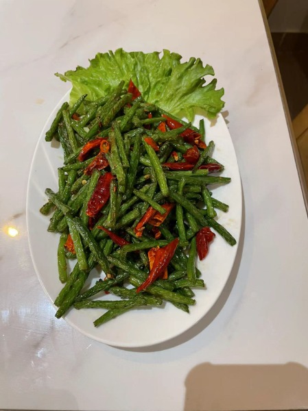P23. 干煸四季豆. Haricots verts sautés aux piments secs