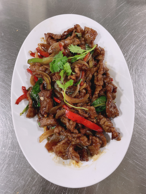 P13. 金不换牛肉. Boeuf sauté au basilic