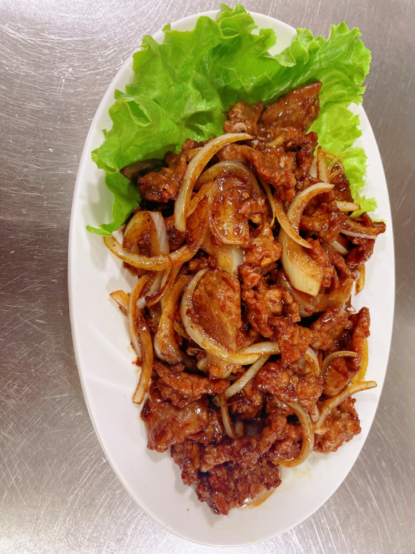 P12. 洋葱牛肉. Boeuf aux oignons