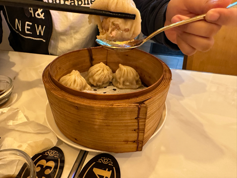 SP1.上海小笼包.Brioches de Shanghai au porc (5pcs)