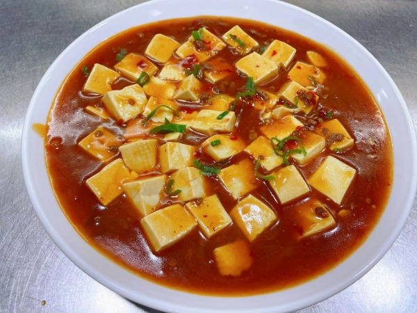 P20. 麻婆豆腐煲. Tofu sauté au haché porc à la sichanaise