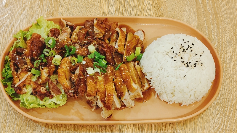 R5. 烤鸭盖浇饭 Riz au canard laqué cantonais