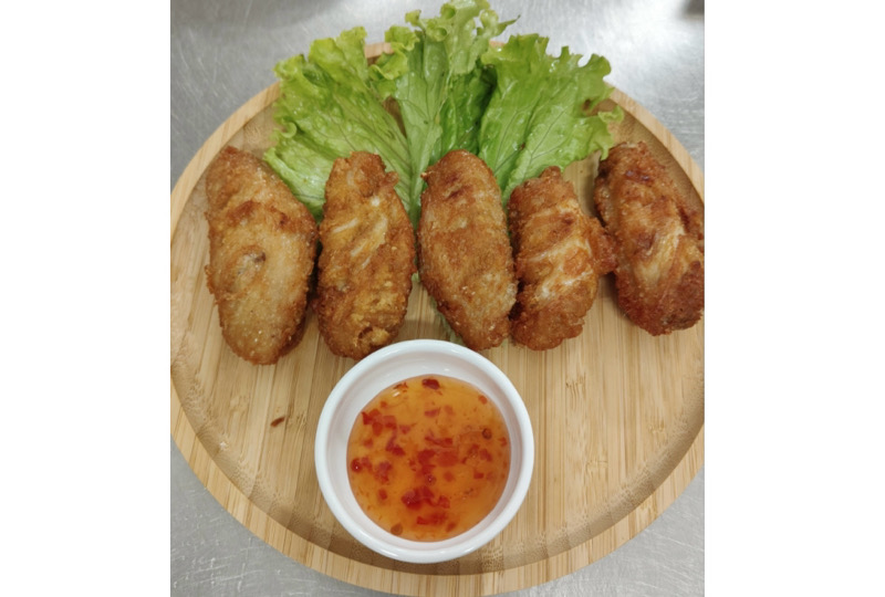 4. 特色炸鸡翅膀 Ail de poulet croustillant du chef (4pcs)