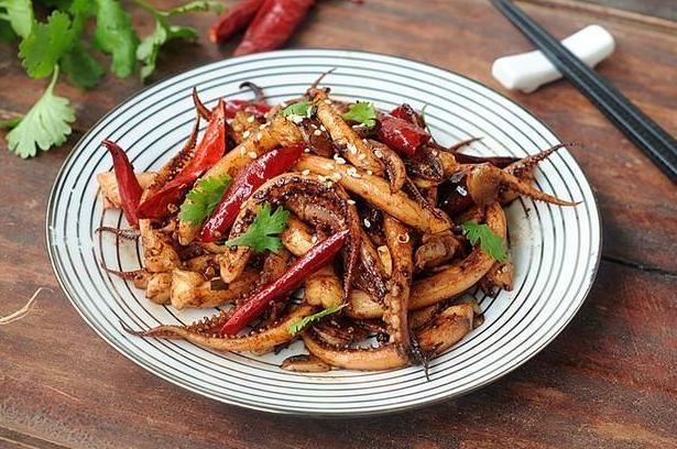 S12B. 孜然鱿鱼须 Tenracules de calamar sautés au cumin