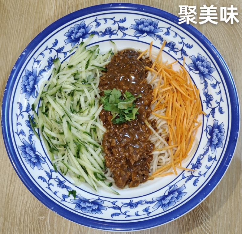 27. 牛肉炸酱面 Nouilles sauce ZhaJiang (avec boeuf haché)