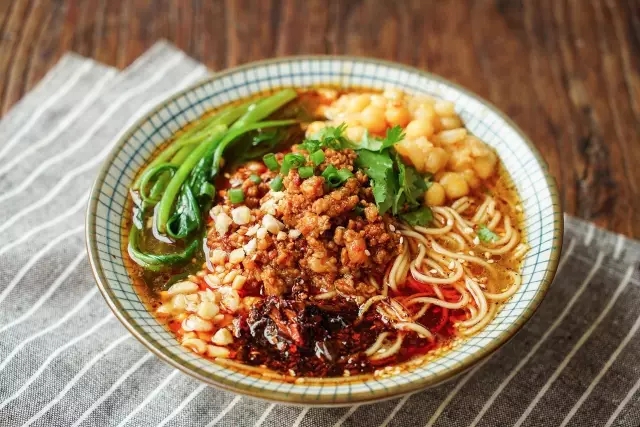 26A. 香辣担担面 Nouilles Dandan pimenté (porc)