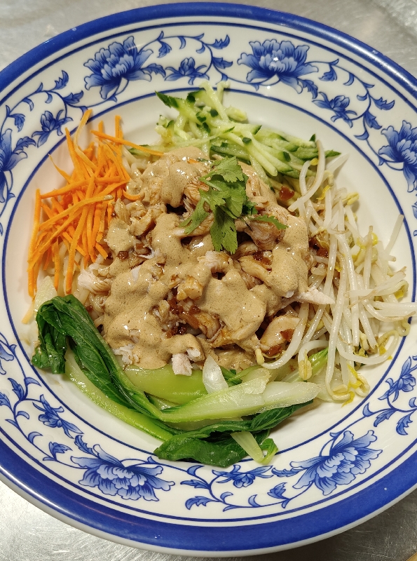 26b. 鸡丝担担面 Nouilles faites dandan (poulet)