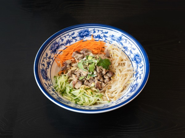 26. 牛肉担担面 Nouilles faites dandan (boeuf)