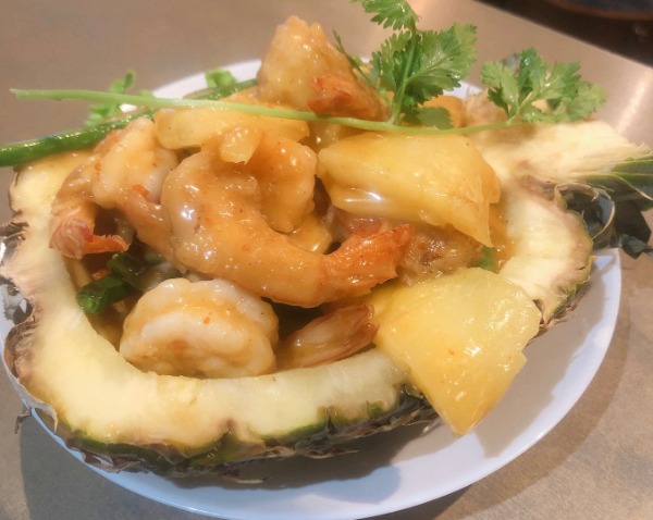 Crevettes à l'ananas frais