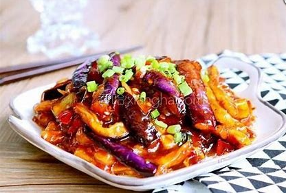 Aubergine sauté au porc à la sauce parfumé de poisson