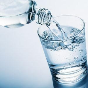 Acqua naturale o frizzante