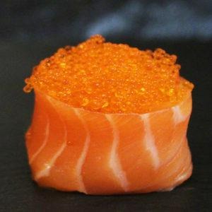B4. Bigne salmone e tobikko