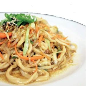 40. Ramen con uova e verdure saltate