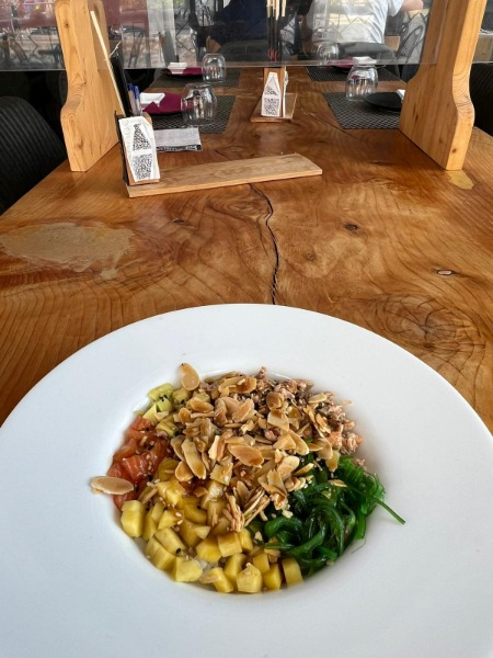P1. Poke salmone 
