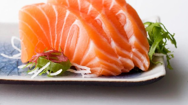 SA4. Sashimi salmone (3 pezzi)