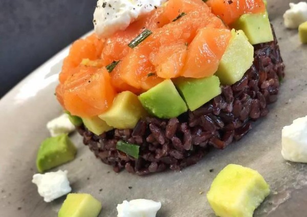 Ta3b. Tartare salmone avocado e riso venere